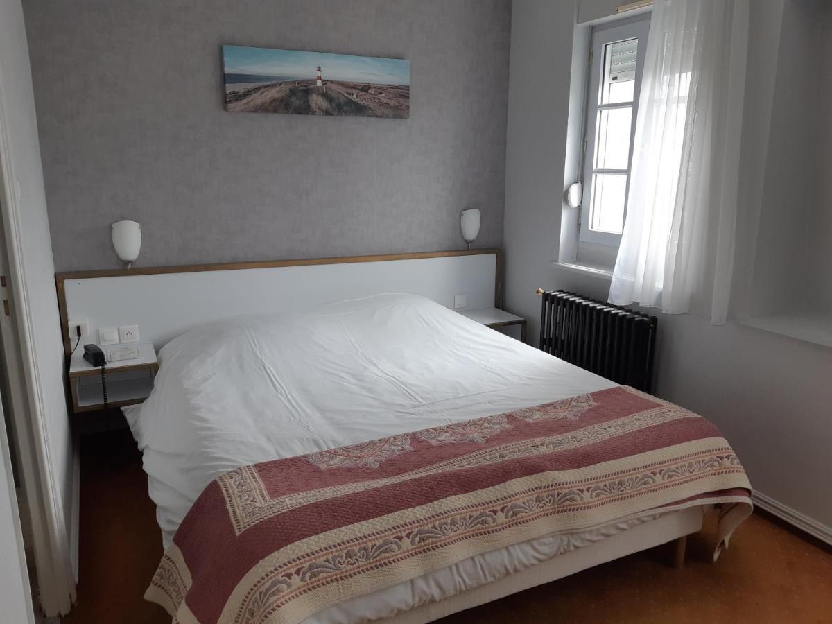 Logis Hotel Les Chardons Bleus Restaurant Le Bistrot De La Mer Roscoff Esterno foto