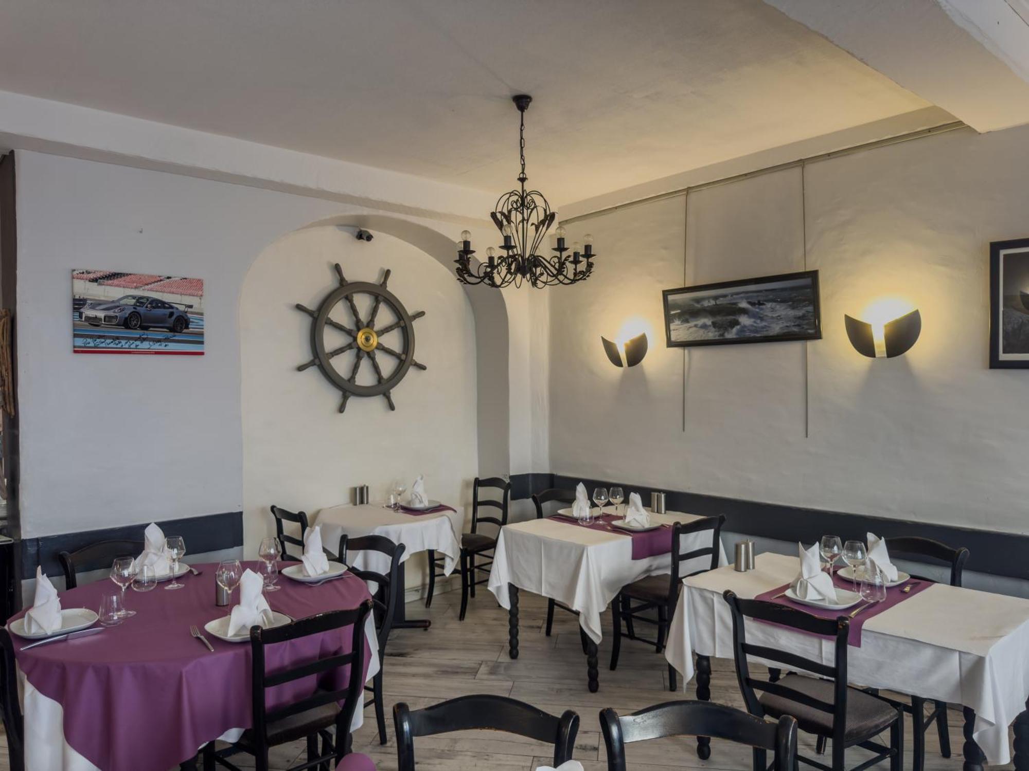 Logis Hotel Les Chardons Bleus Restaurant Le Bistrot De La Mer Roscoff Esterno foto