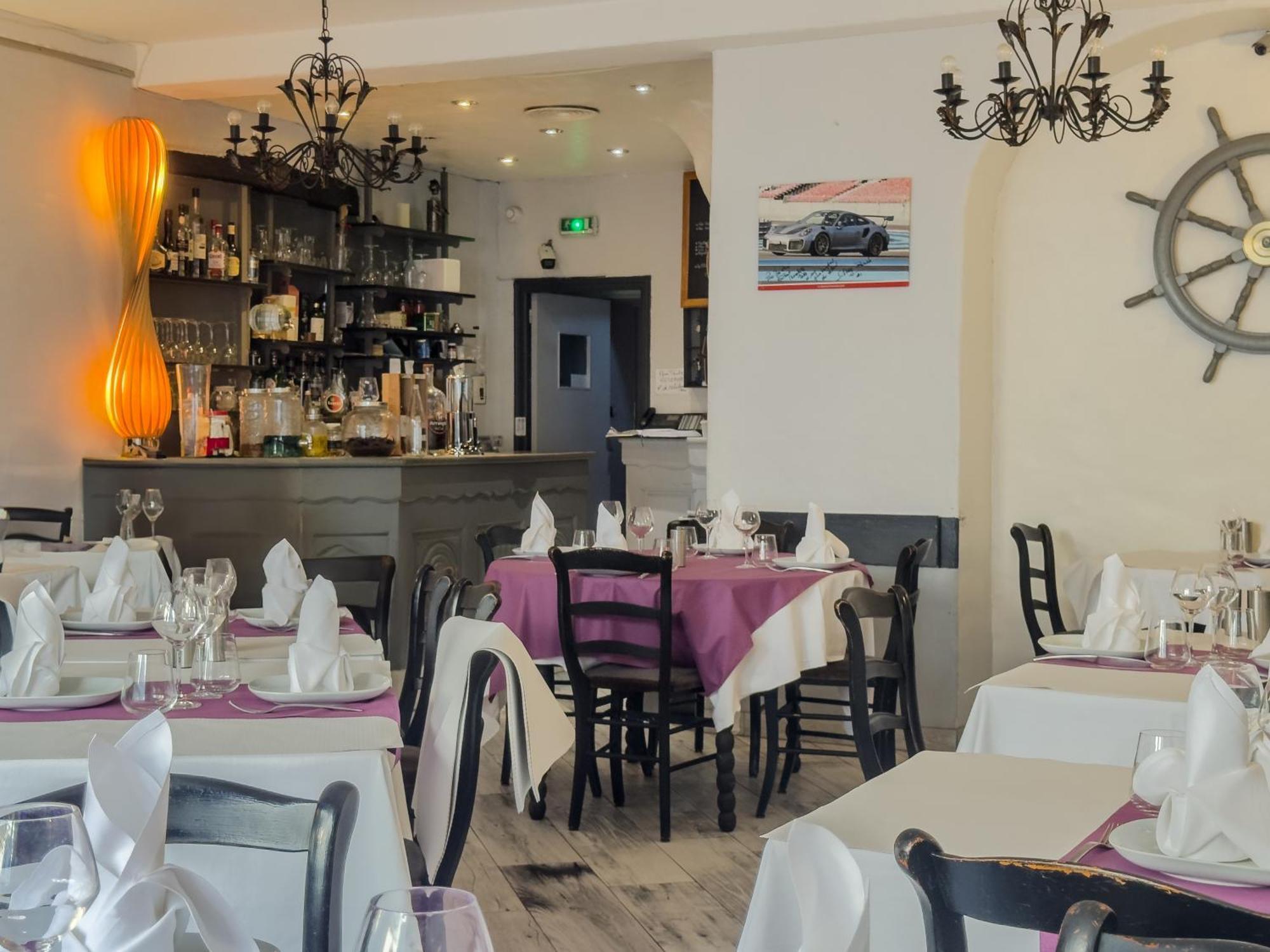 Logis Hotel Les Chardons Bleus Restaurant Le Bistrot De La Mer Roscoff Esterno foto