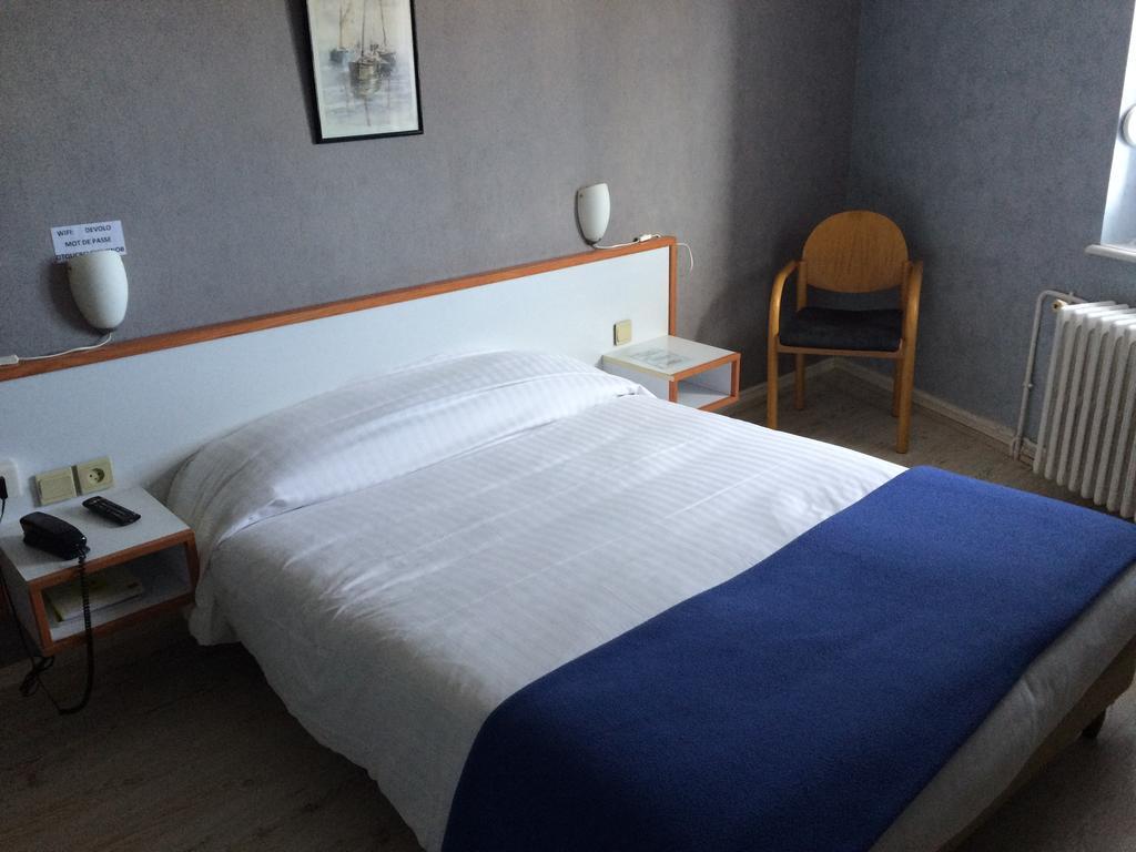 Logis Hotel Les Chardons Bleus Restaurant Le Bistrot De La Mer Roscoff Esterno foto