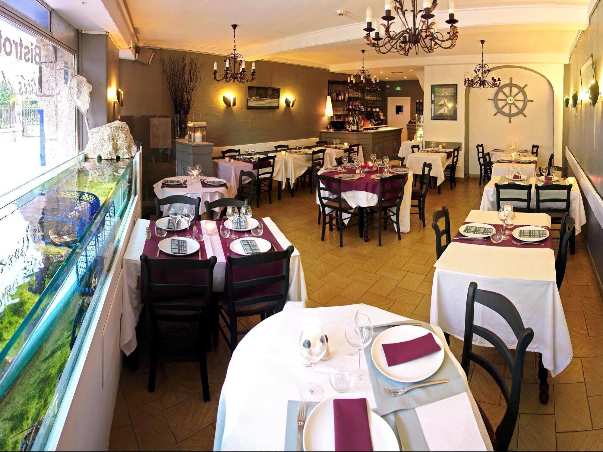 Logis Hotel Les Chardons Bleus Restaurant Le Bistrot De La Mer Roscoff Esterno foto